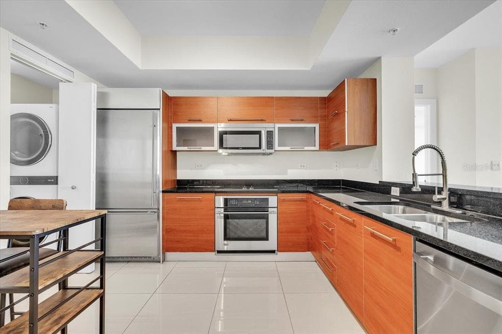 3000 OASIS GRAND BOULEVARD 2802 photo 14