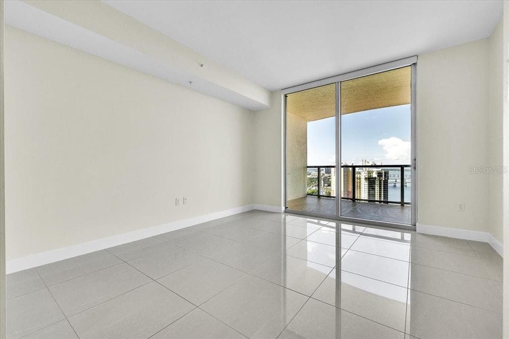 3000 OASIS GRAND BOULEVARD 2802 photo 18