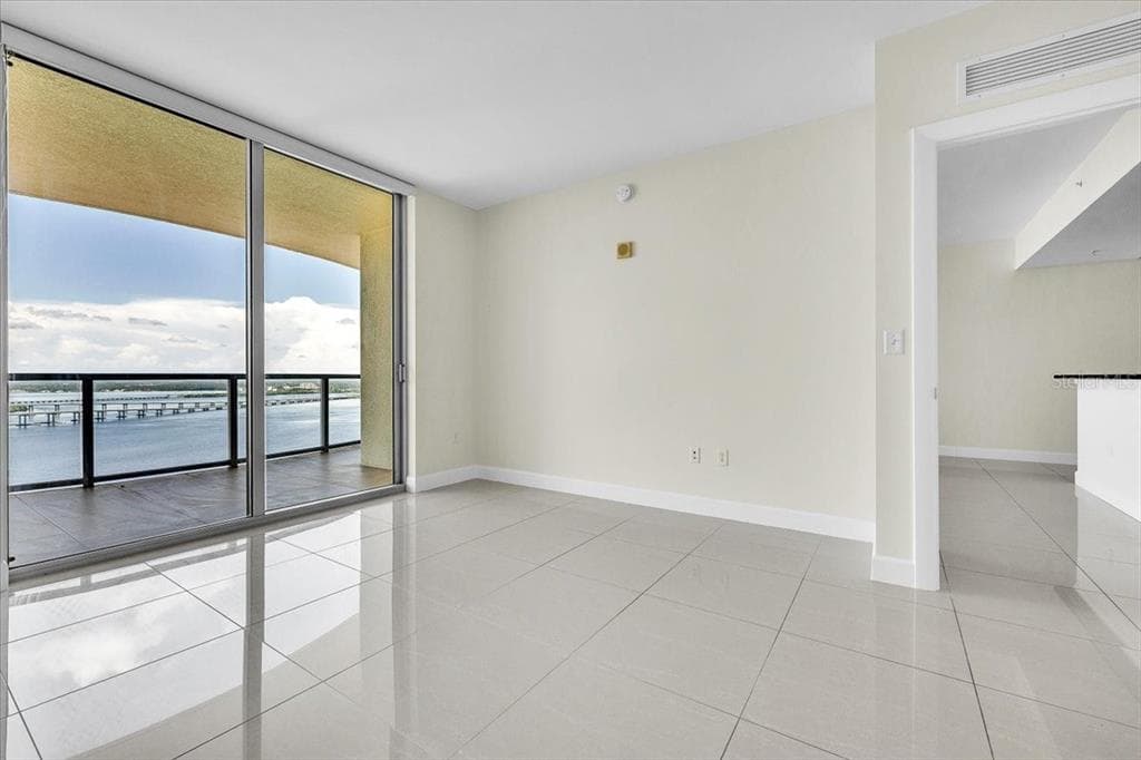 3000 OASIS GRAND BOULEVARD 2802 photo 19
