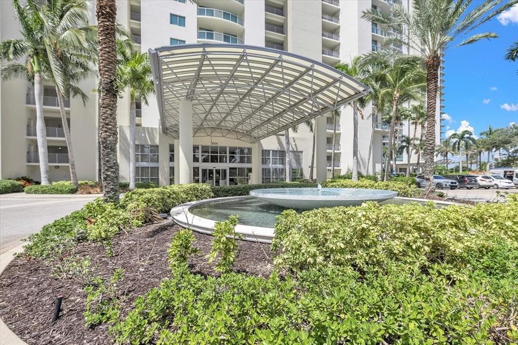 3000 OASIS GRAND BOULEVARD 2802 photo 4