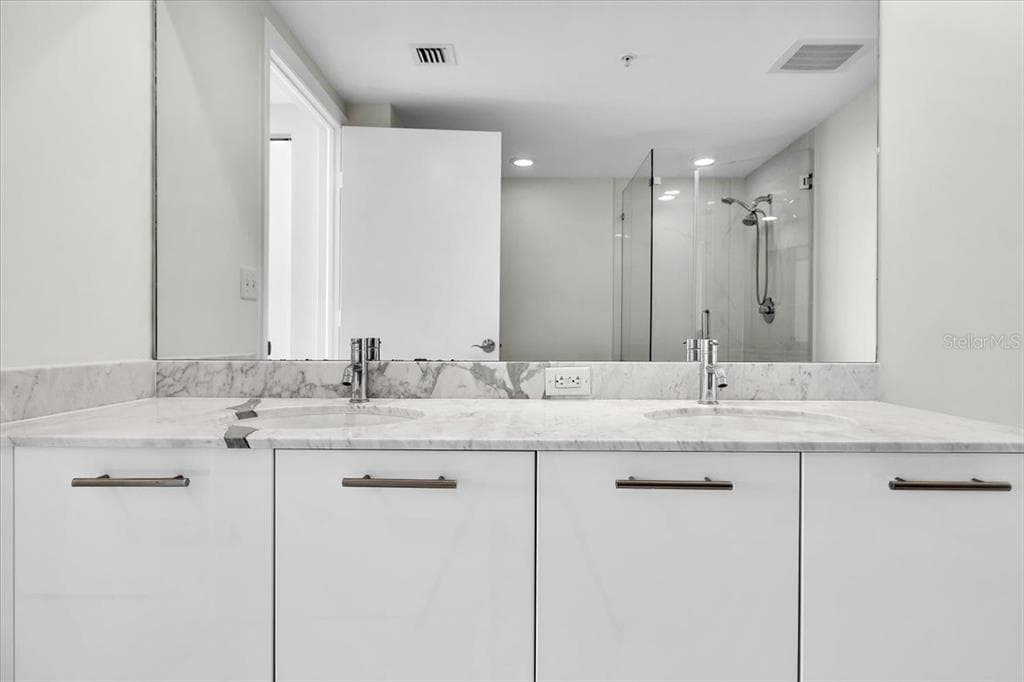 3000 OASIS GRAND BOULEVARD 2802 photo 25