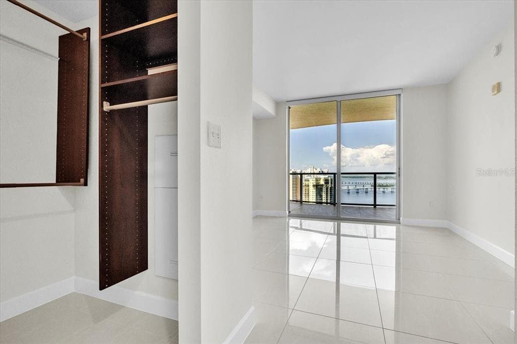 3000 OASIS GRAND BOULEVARD 2802 photo 21