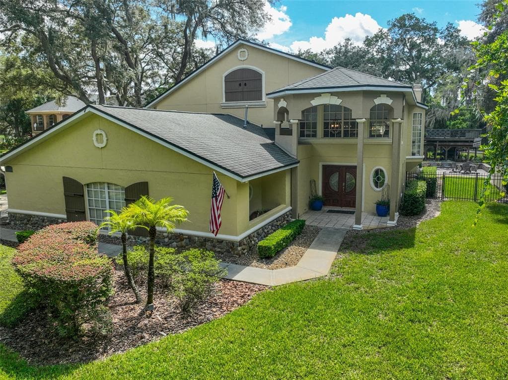 2261 POINSETTIA DRIVE 2