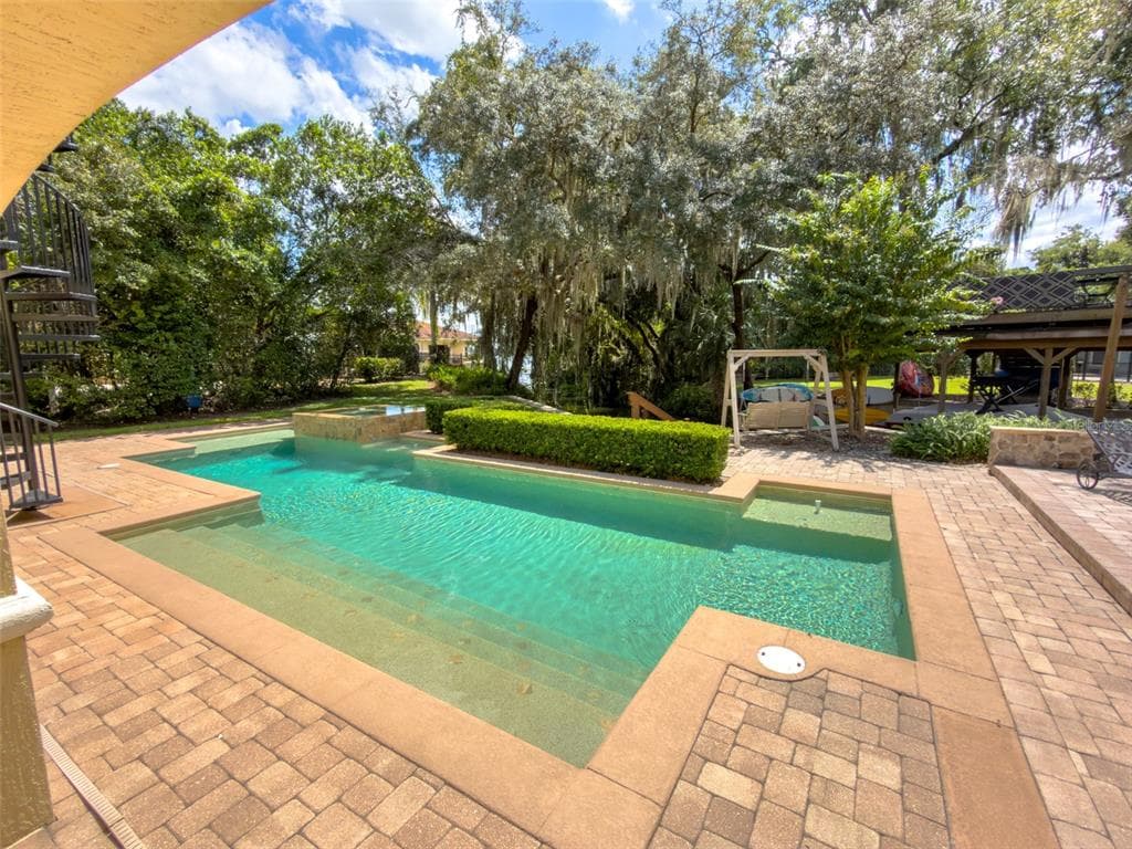 2261 POINSETTIA DRIVE photo 7