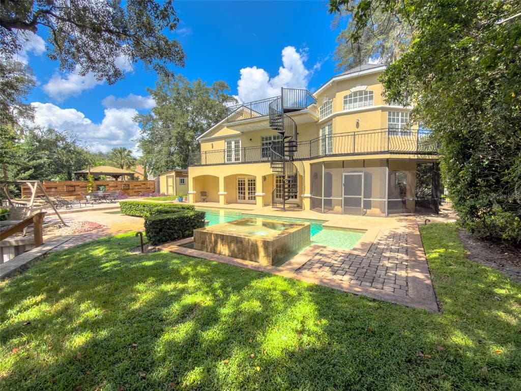 2261 POINSETTIA DRIVE 5
