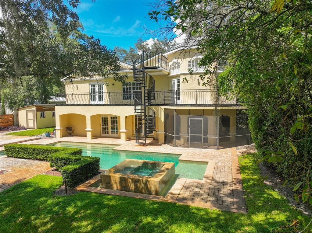 2261 POINSETTIA DRIVE 4