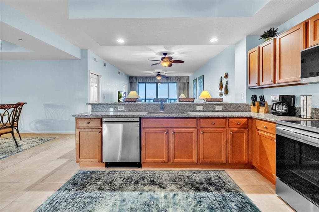 900 E MARION AVENUE 1310 photo 16