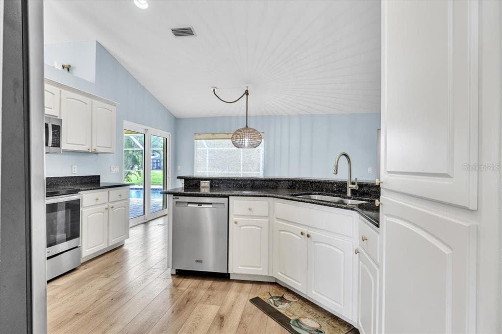 221 SPORTSMAN ROAD photo 13