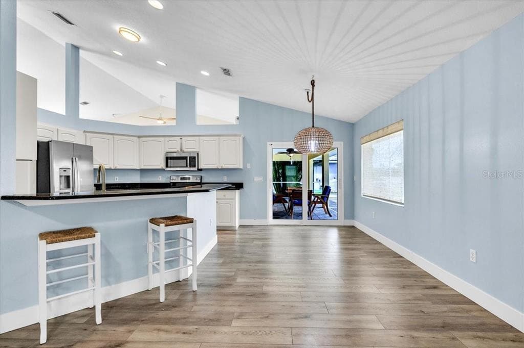 221 SPORTSMAN ROAD photo 11
