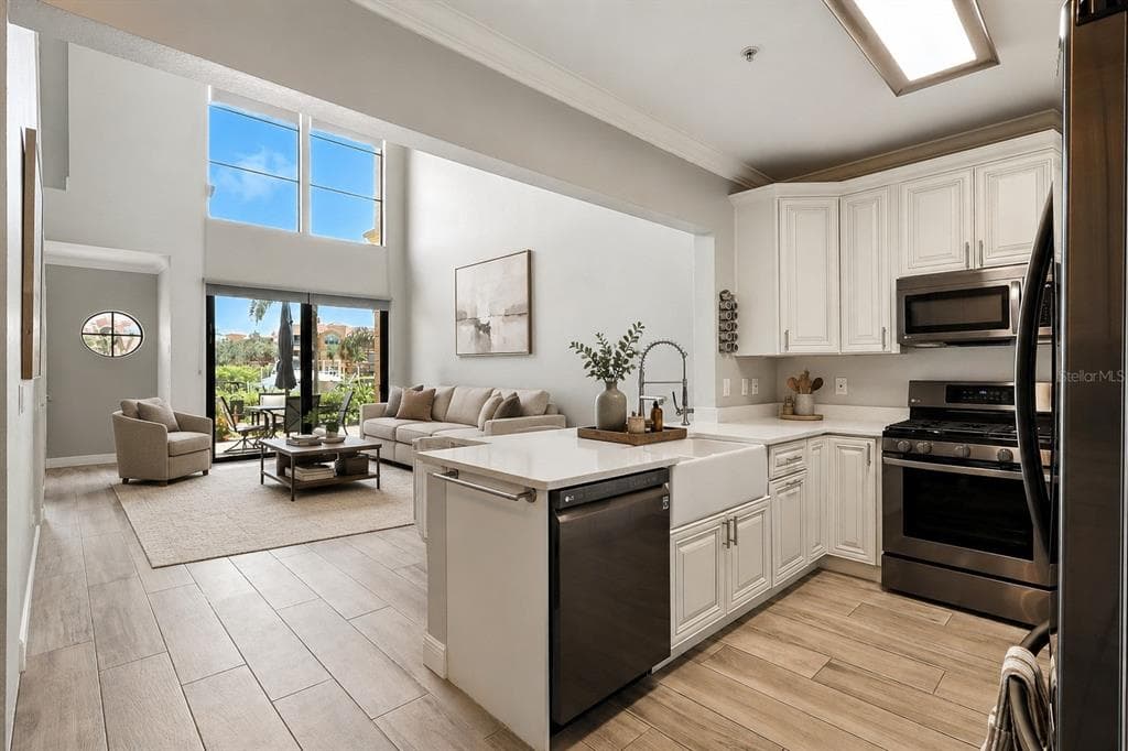 2741 VIA CIPRIANI 916A photo 8