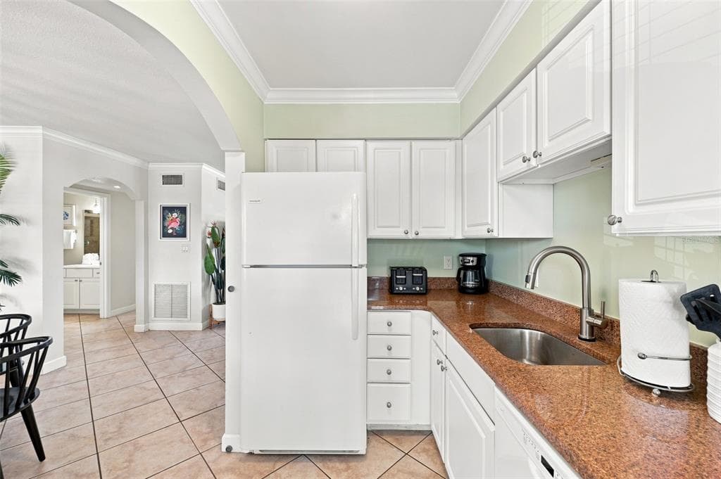 19417 GULF BOULEVARD C209 photo 9