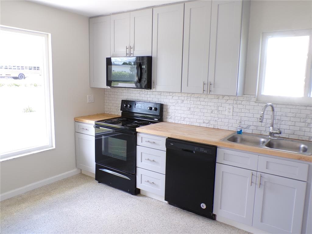 2185 EASY STREET photo 2