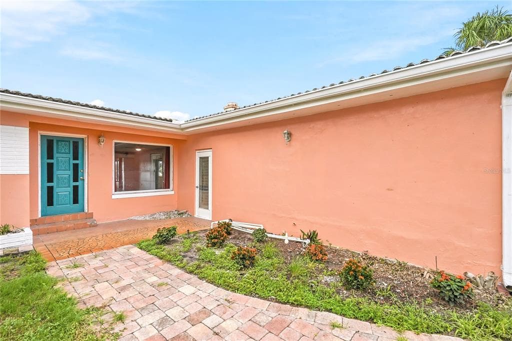 3860 BELLE VISTA E photo 2