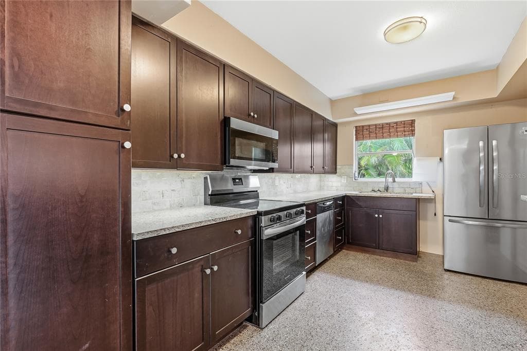3860 BELLE VISTA E photo 9