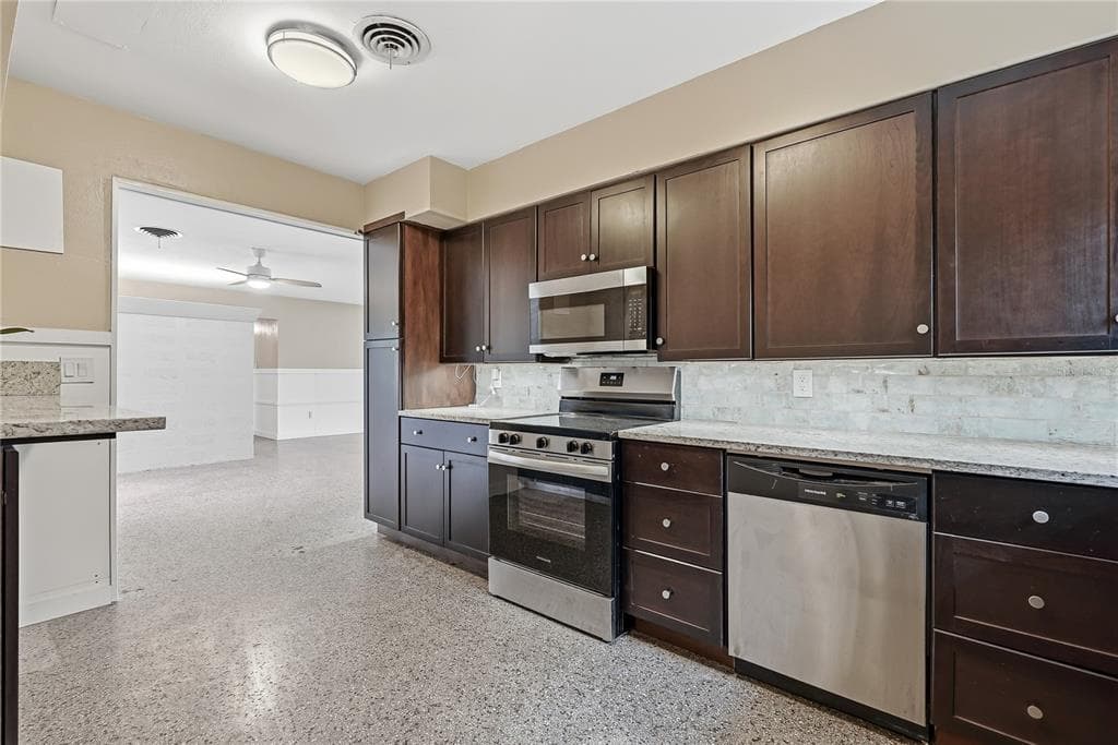 3860 BELLE VISTA E photo 11