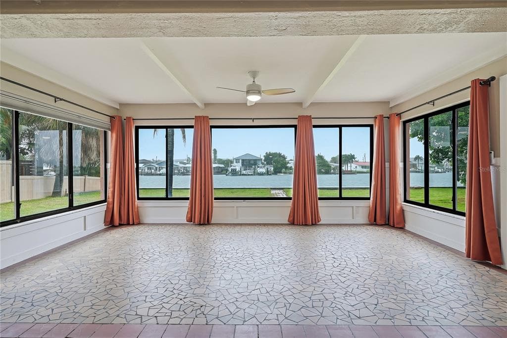 3860 BELLE VISTA E photo 4