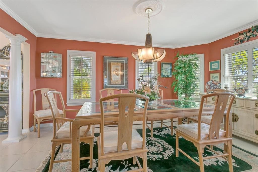 205 6TH STREET E photo 23