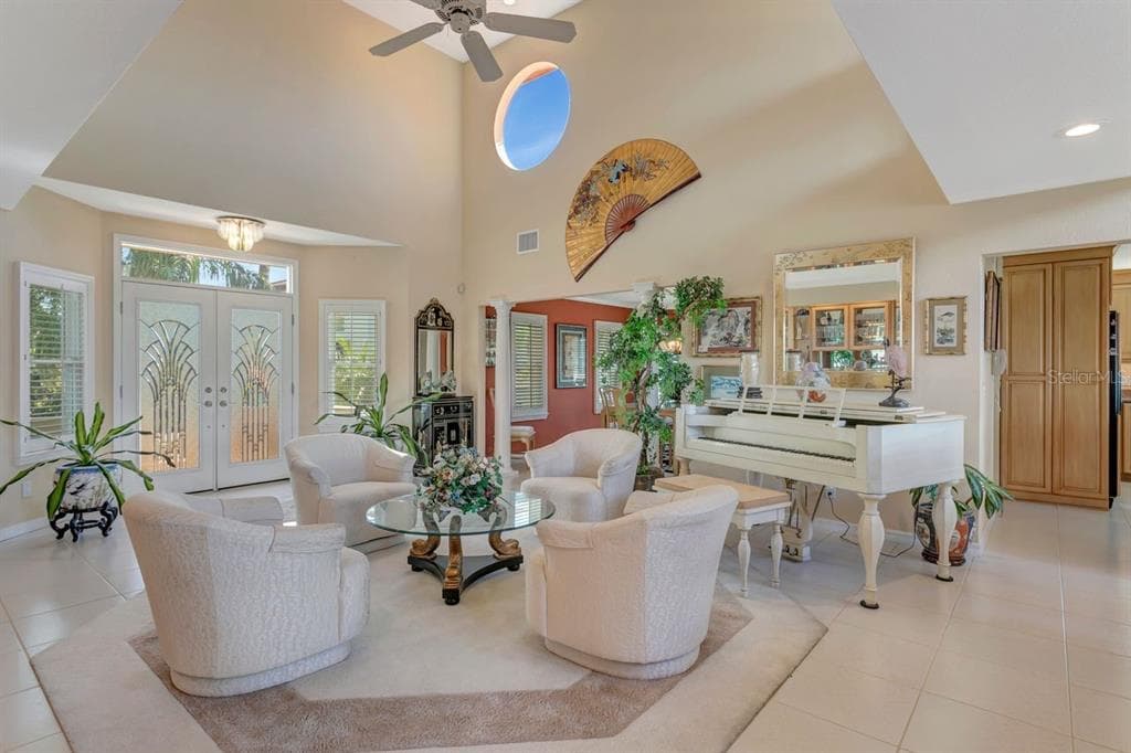 205 6TH STREET E photo 12