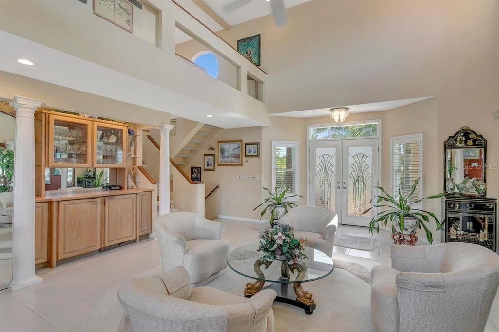 205 6TH STREET E photo 11