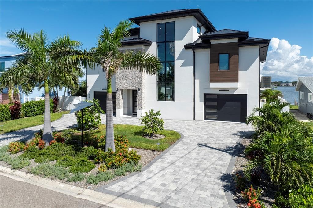 7973 CAUSEWAY BOULEVARD N photo 2