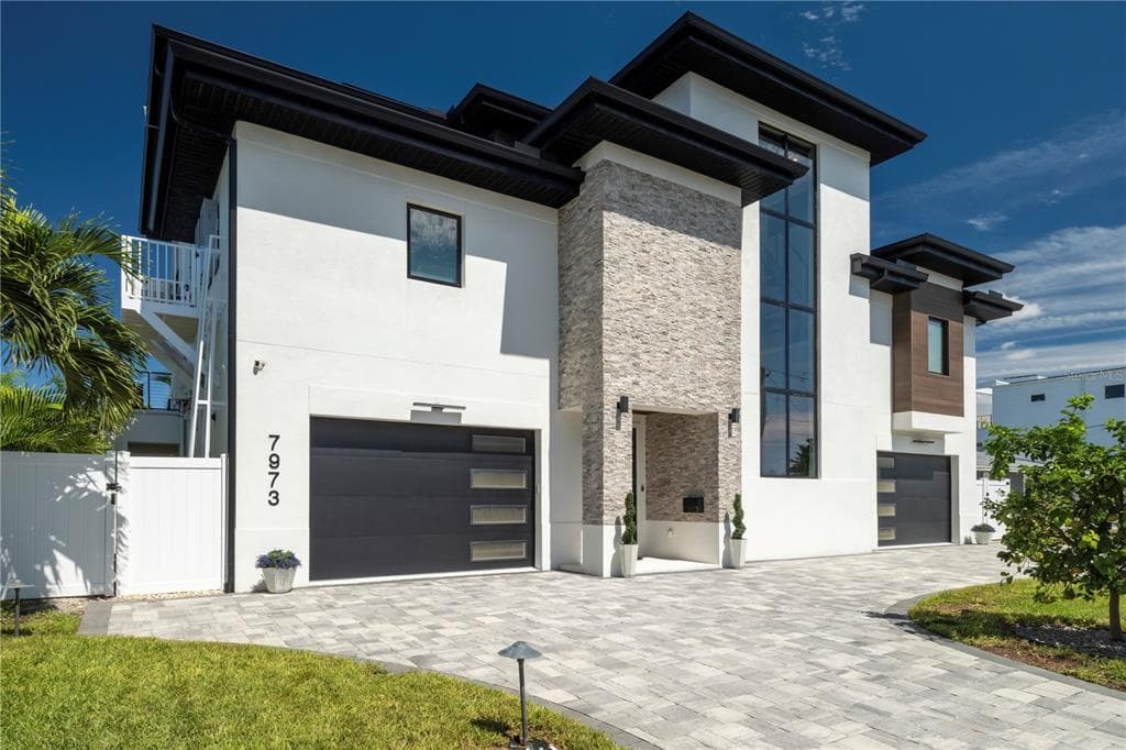 7973 CAUSEWAY BOULEVARD N photo 3