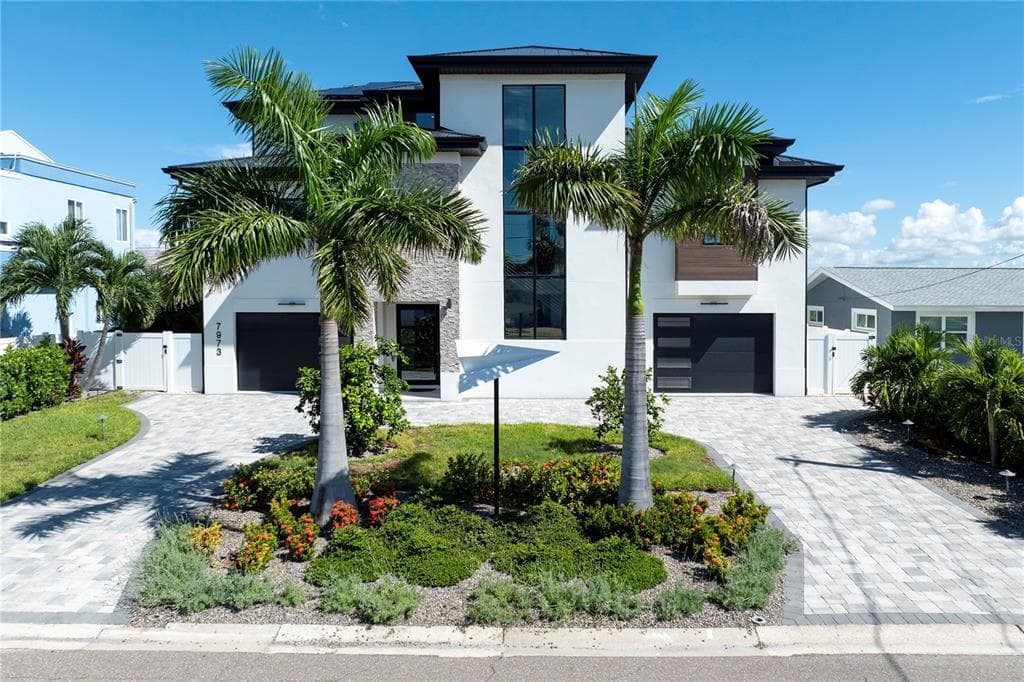 7973 CAUSEWAY BOULEVARD N photo 1