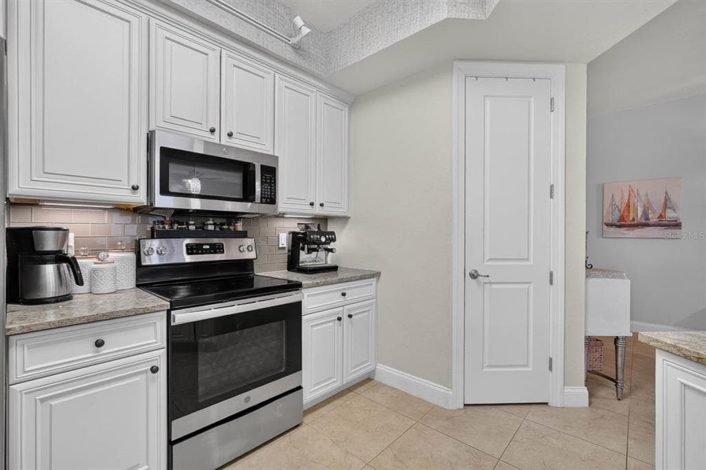 3 RIVERWALK DRIVE 506 photo 14