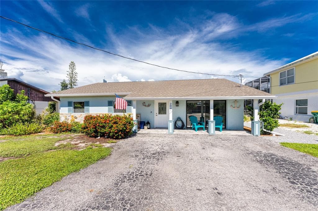 2041 S PINE STREET photo 2
