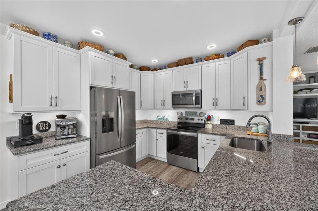 2041 S PINE STREET photo 17
