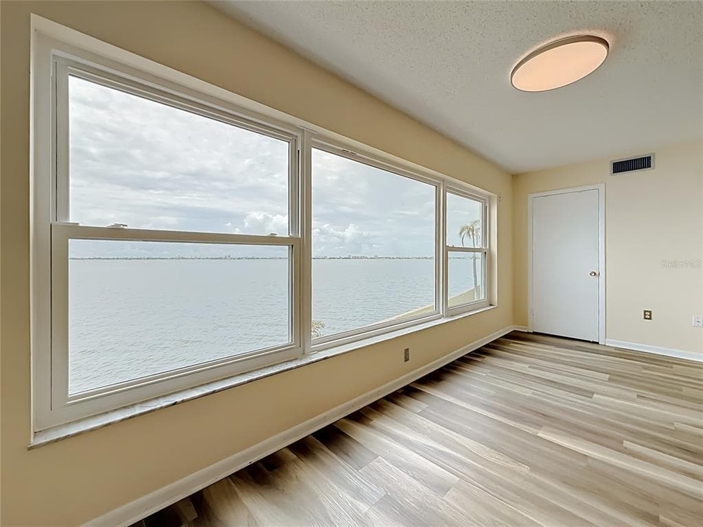 6020 SHORE BOULEVARD S 211 photo 6