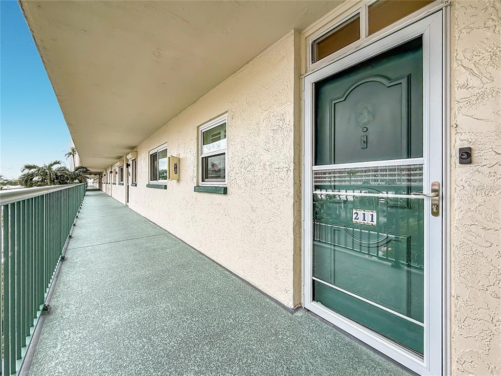 6020 SHORE BOULEVARD S 211 photo 3