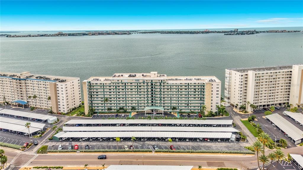 6020 SHORE BOULEVARD S 211 photo 1