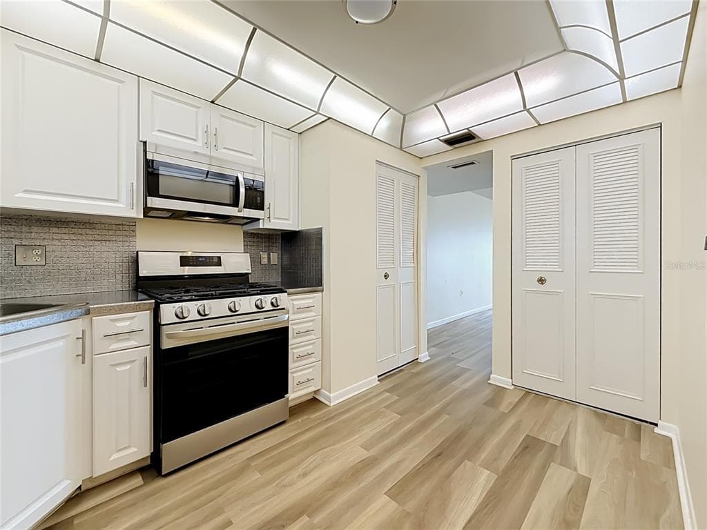 6020 SHORE BOULEVARD S 211 photo 20