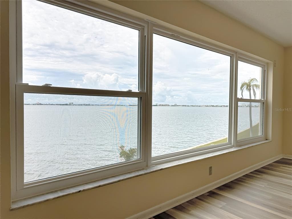 6020 SHORE BOULEVARD S 211 photo 4