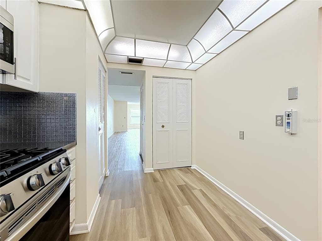 6020 SHORE BOULEVARD S 211 photo 21