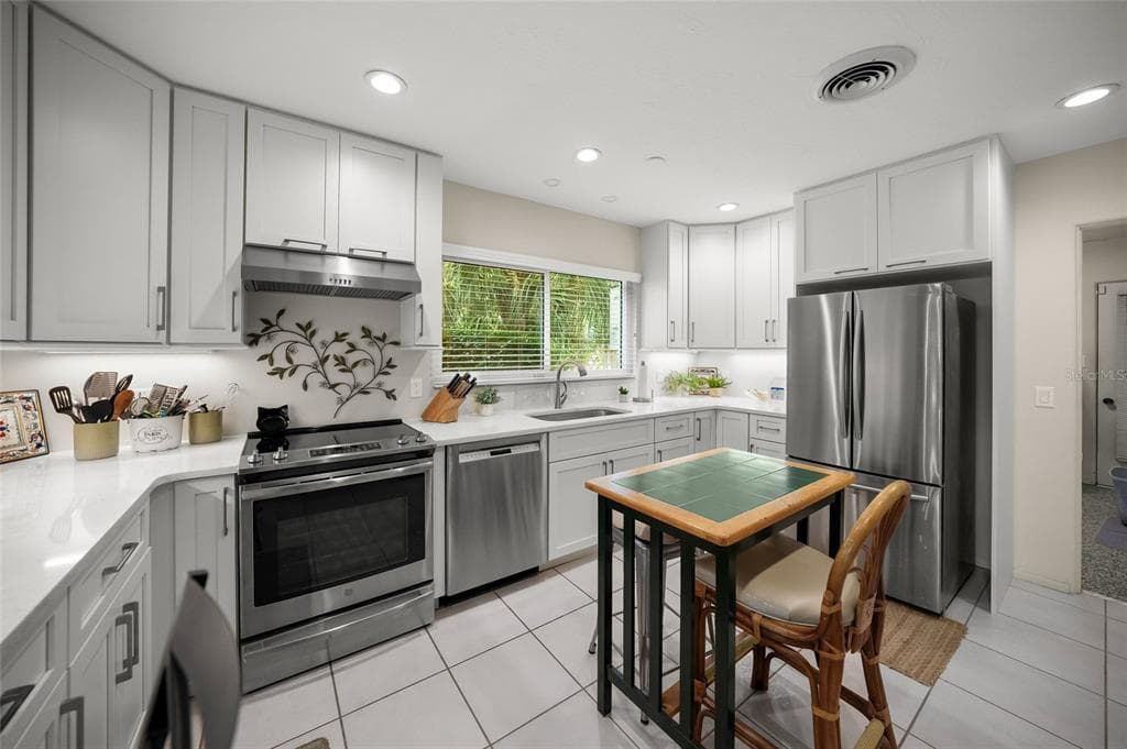 1820 STANFORD LANE photo 10