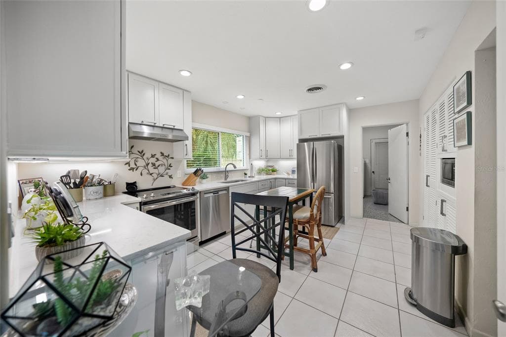 1820 STANFORD LANE photo 8