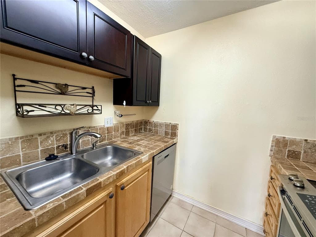 4784 BEACH DRIVE SE B photo 6
