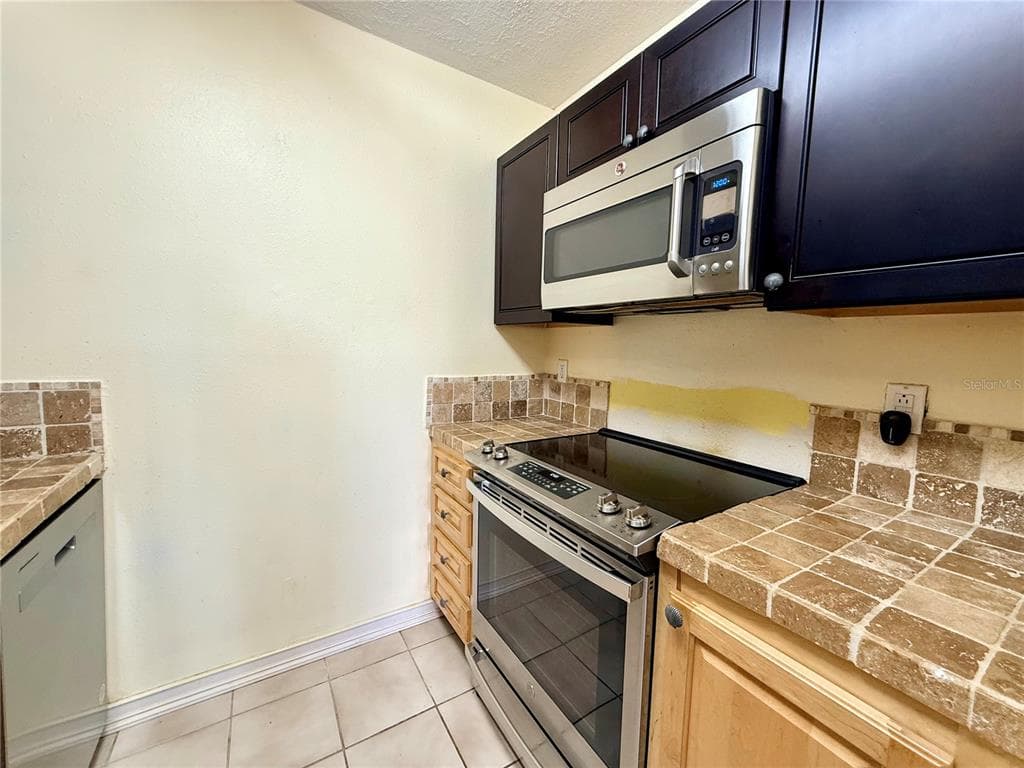 4784 BEACH DRIVE SE B photo 5