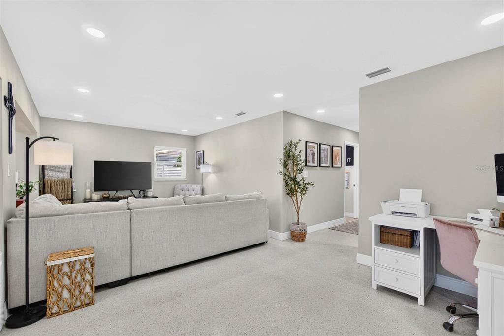 106 STEVEN STREET photo 11