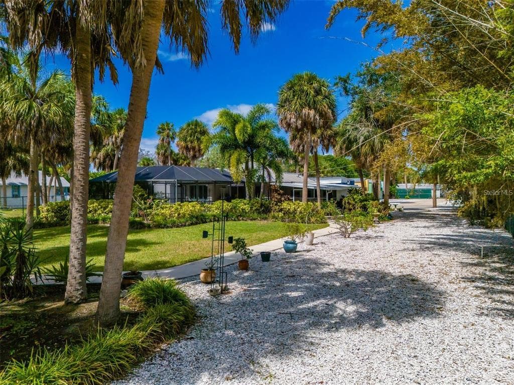 102 TROUVE LANE photo 25