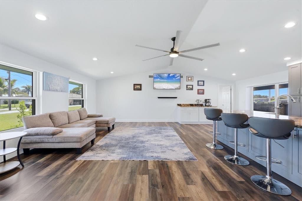 158 DARTMOUTH DRIVE NW photo 4