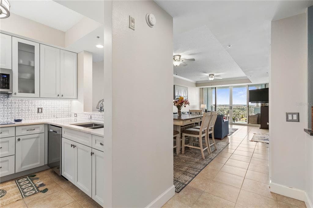 102 YACHT HARBOR DRIVE 567 photo 6