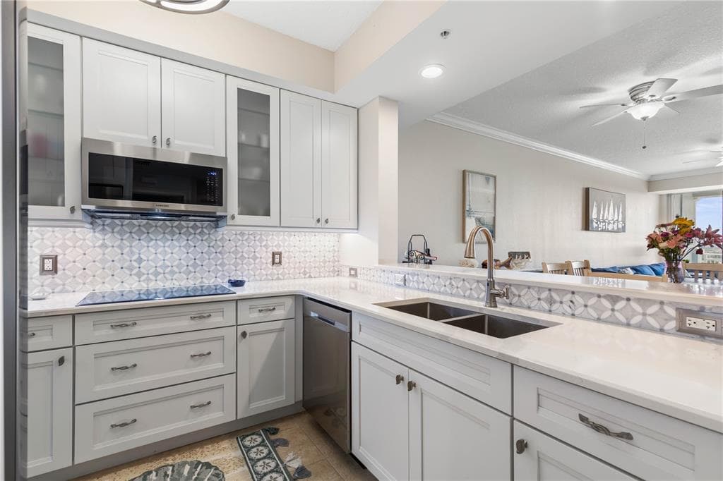 102 YACHT HARBOR DRIVE 567 photo 16
