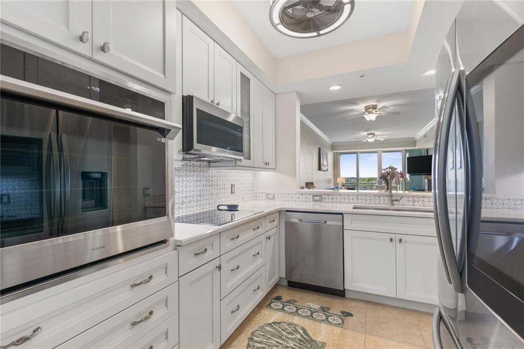 102 YACHT HARBOR DRIVE 567 photo 18