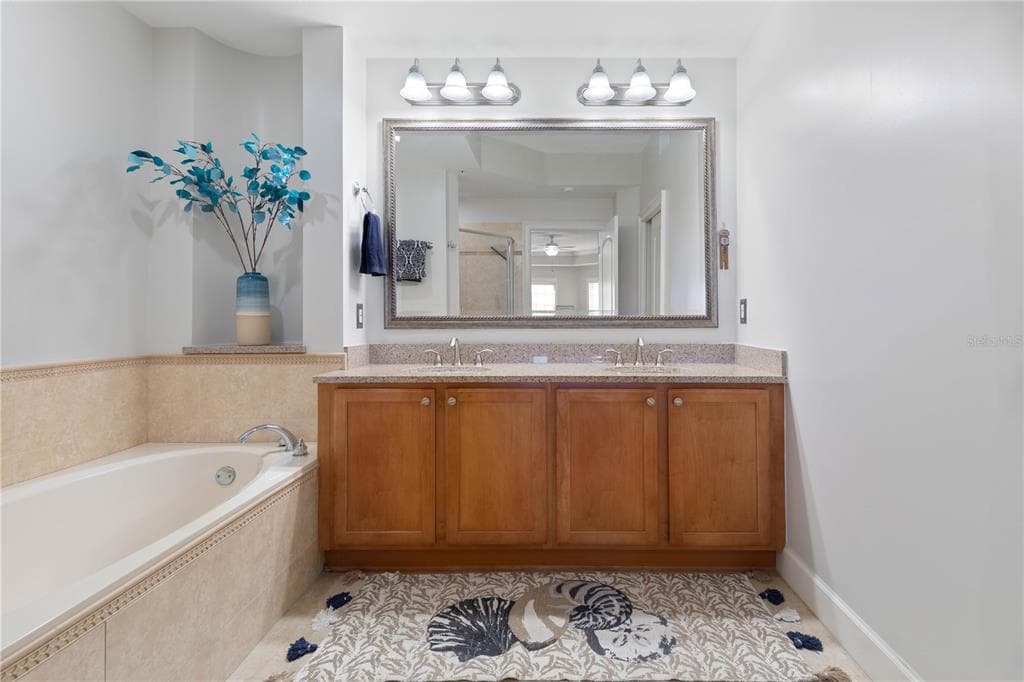 102 YACHT HARBOR DRIVE 567 photo 25