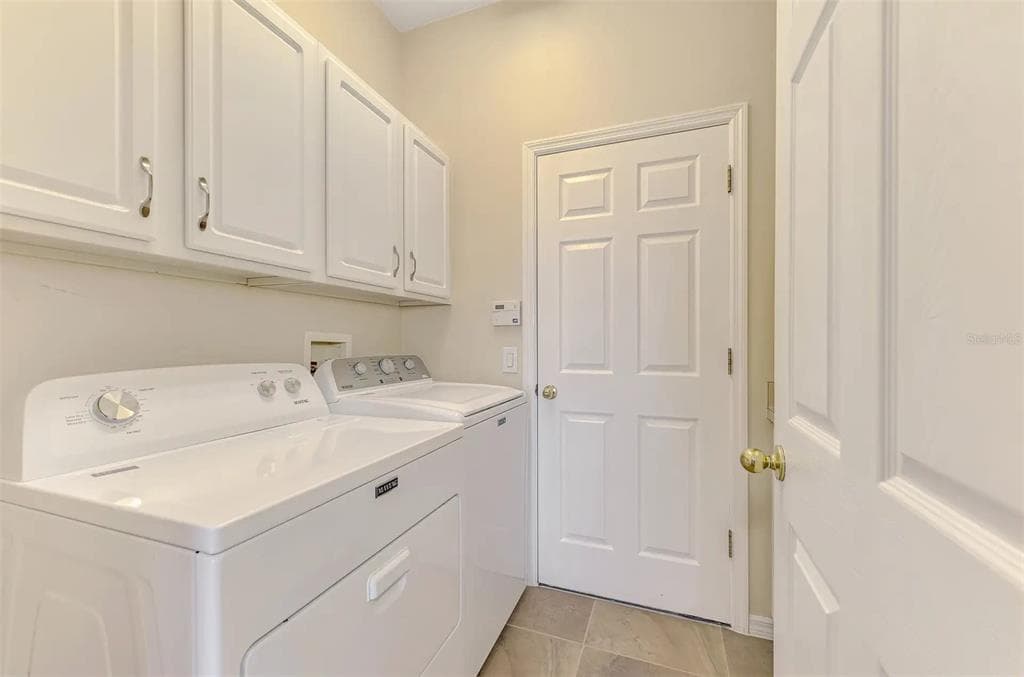 6721 CARLYLE LANE photo 21