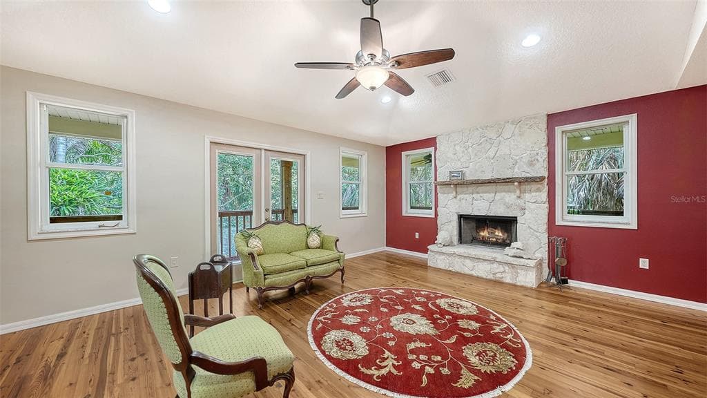 2046 CORDES STREET photo 5