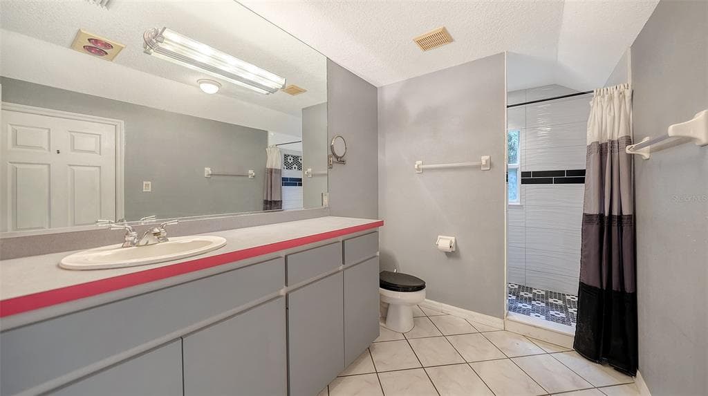 2046 CORDES STREET photo 20