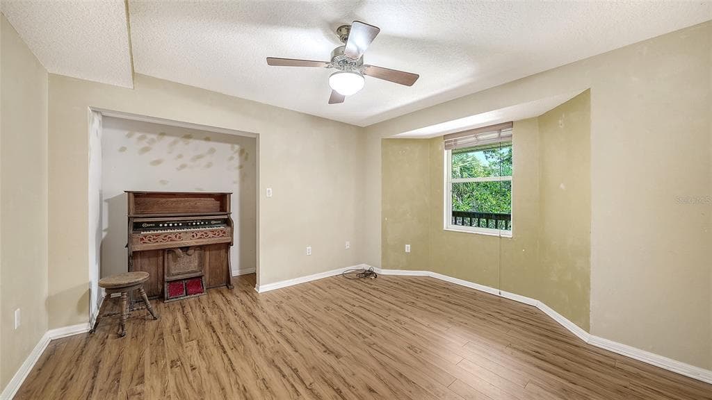 2046 CORDES STREET photo 24